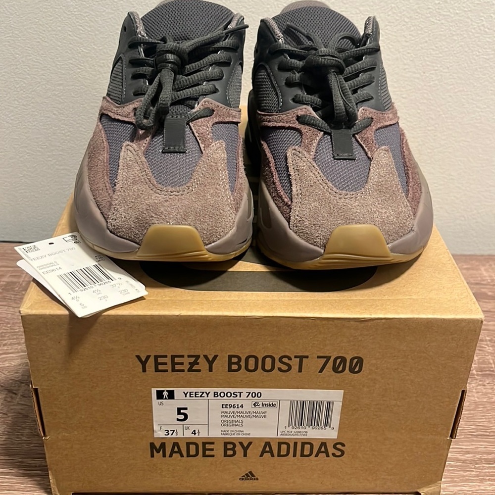 Yeezy Boost 700 “Mauve” Size 5